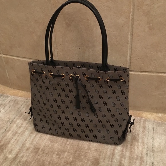 ** SALE** Dooney & Bourke Signature Tote - Black - Picture 1 of 4