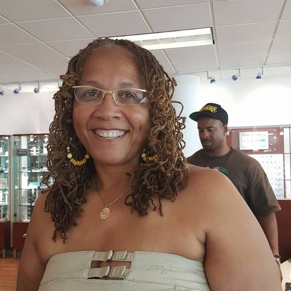 Meet your Posher, Debra - Picture 1 of 1