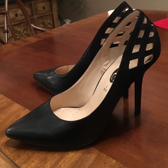 Rue 21 Black Pointy Toed Pumps
