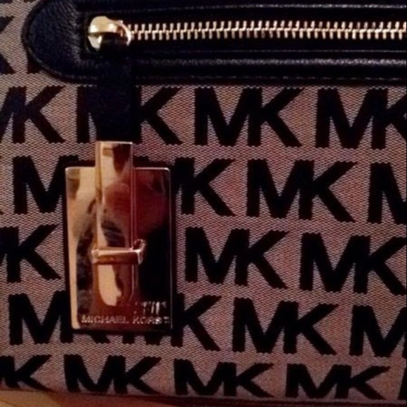 100% Authentic Michael Kors Satchel Purse - Picture 3 of 4