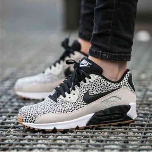 Nike Shoes - 💥New💥 NIKE Air Max 90 Premium ~ 8