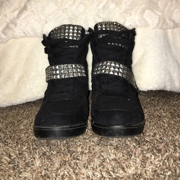 Wedged sneakers