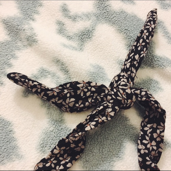 Brandy Melville Accessories - BRAND NEW Floral Headband