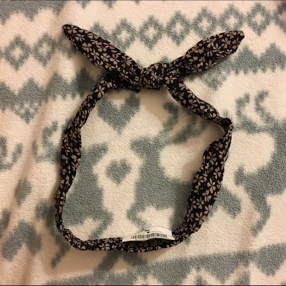 BRAND NEW Floral Headband - Picture 2 of 2