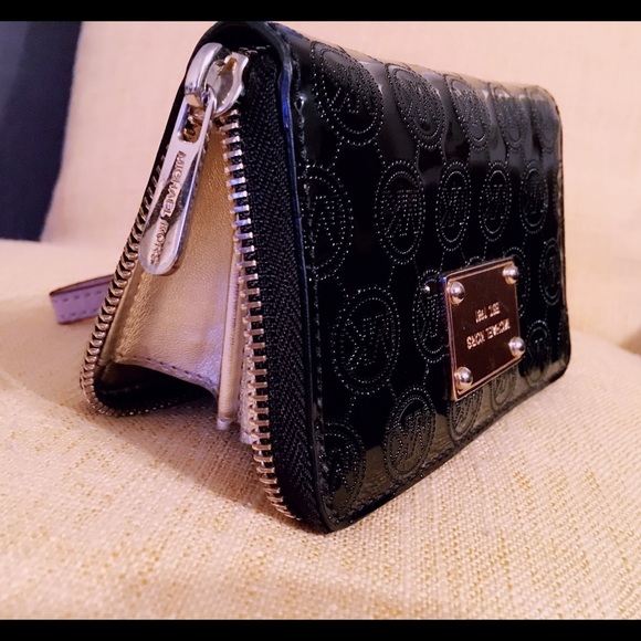 MIchael Kors BLK Wristlet
