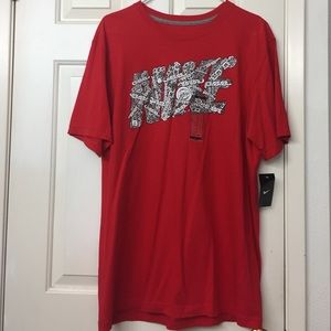 Men's Nike Shirt NWT!! Perfect holiday gifting