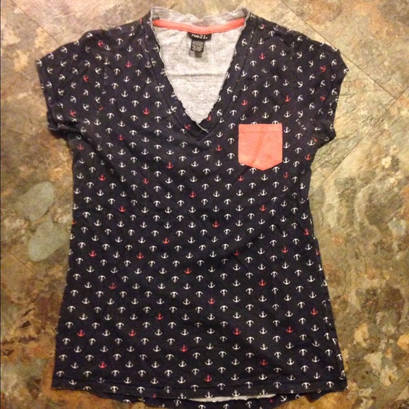 Rue 21 shirt size Large!