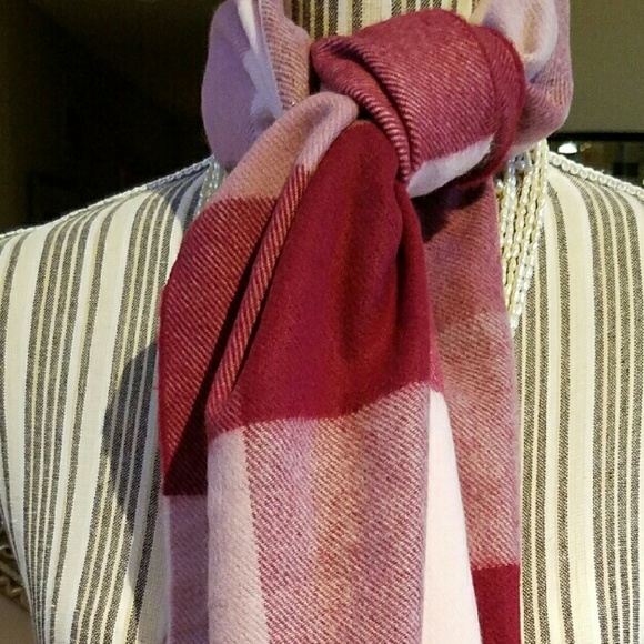 Accessories - NWOT Plaid Pattern Multi-color Women's Scarf