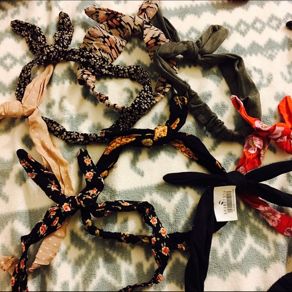 See my closet for 100+ BM Headbands - Picture 1 of 1