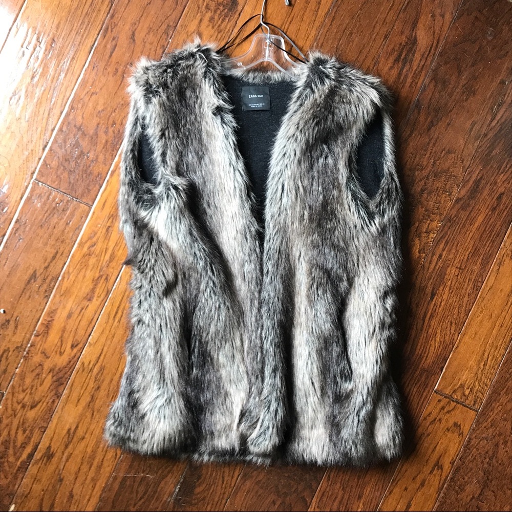 ❤️MOVING SALE❤️Zara faux fur vest
