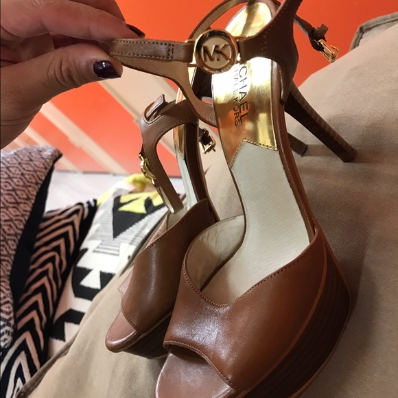 BRAND NEW Michael Kors heels