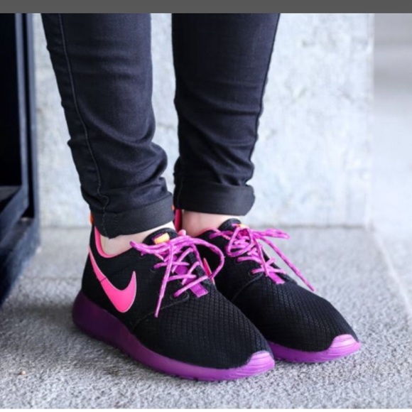 Nike Other - 🎉HP🎉💥New💥 NIKE Rosherun GS ~ size 3.5Y/5.5W