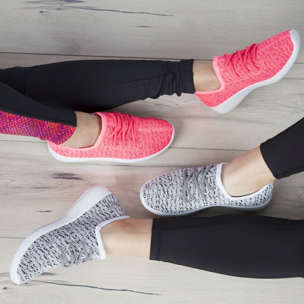 𝙇𝙖𝙨𝙩 7 & 10 🌺🖤Neon Pink Lace-up Sneaker - Picture 4 of 8