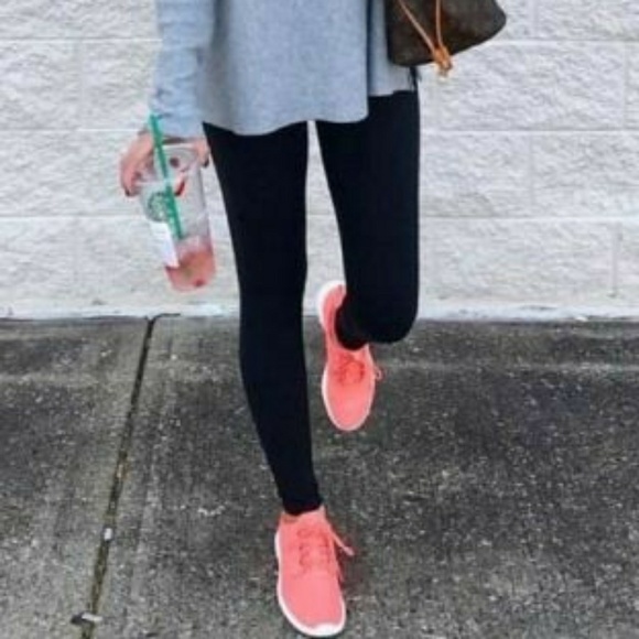 𝙇𝙖𝙨𝙩 7 & 10 🌺🖤Neon Pink Lace-up Sneaker - Picture 2 of 8