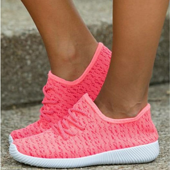 𝙇𝙖𝙨𝙩 7 & 10 🌺🖤Neon Pink Lace-up Sneaker - Picture 6 of 8