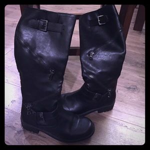 👢 stylish Moto boots! 👢