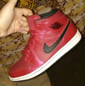 Mens red Jordan Mid Top AJ 1 Basketball Shoes