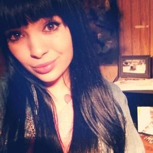 Meet your Posher, Cassandra