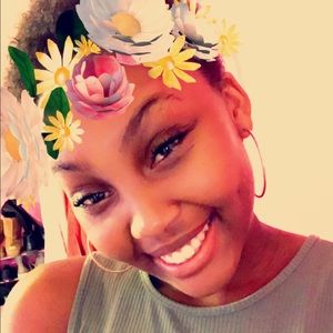 Meet your Posher, Caitlin