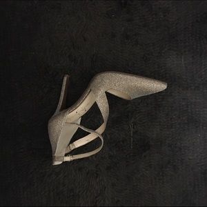 Jessica Simpson pumps