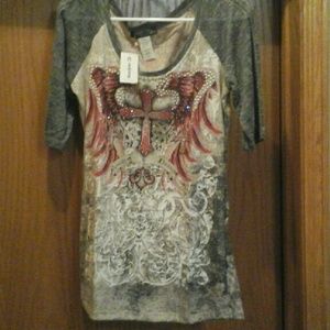 Half sleeve scoop tee shirt