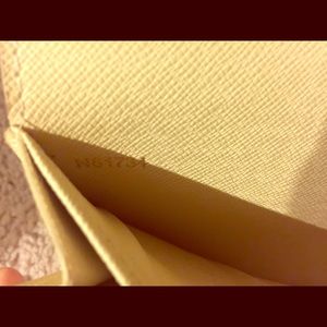Luis Vuitton wallet