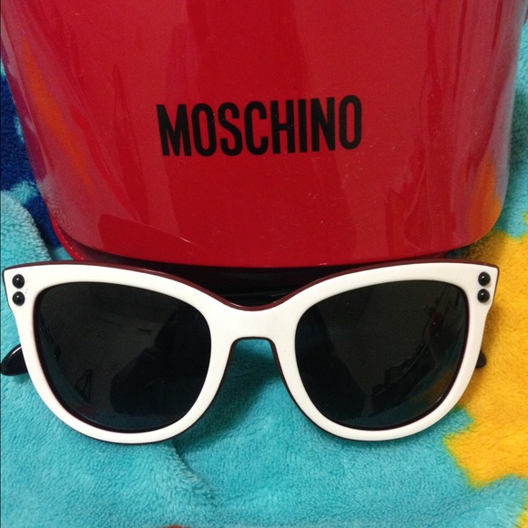 New Moschino sunglasses