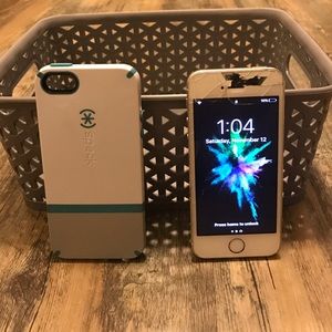 Cracked gold iPhone 5s, 16GB w/ case!!!!!!