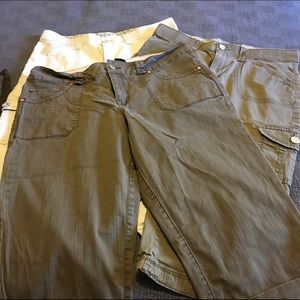 🎈Bundle of Capri pants 🎈