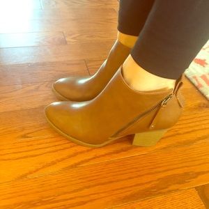 DV Jameson ankle boots