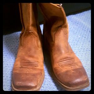 Boys Ariat boots Sz 3