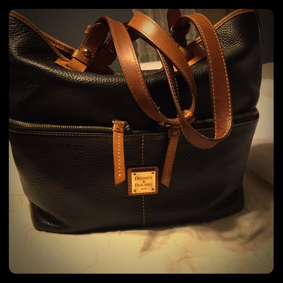 🎉FLASH SALE🎉 2 hours!!DOONEY AND BURKE bag!