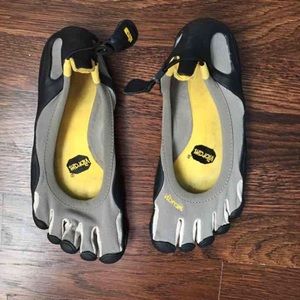 Vibram Fivefingers Classic size 39