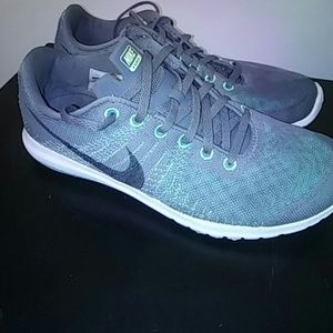 Women's size 7.5 Nike Fury Flex