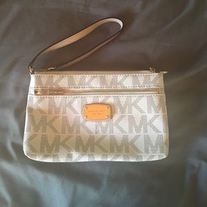 Michael Kors hand bag. Used only a couple times!!