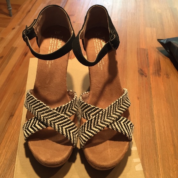 Toms Black Woven with Cork Wedge size 7 NWT