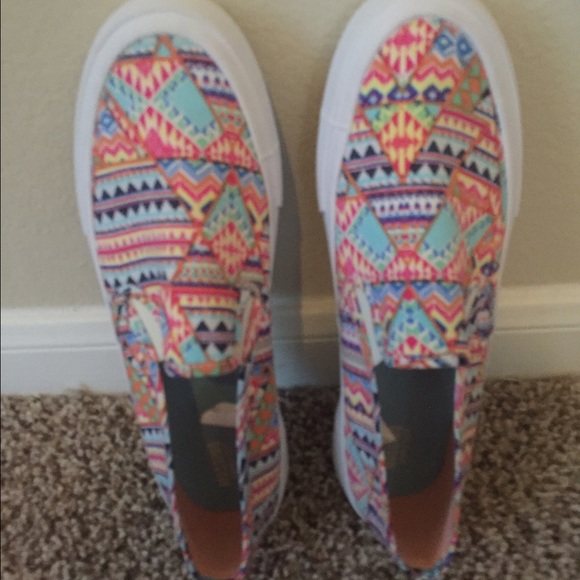 Canvas shoes