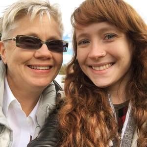 Meet your Posher, Lara