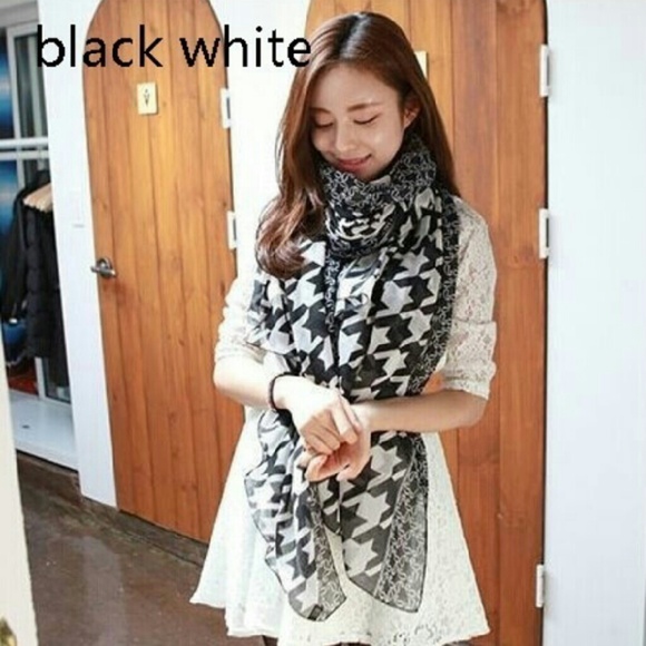 SCARVES & SHAWLS