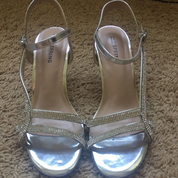 Formal dress sandals only wore once - Picture 1 of 4