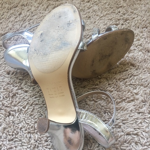 Formal dress sandals only wore once - Picture 3 of 4