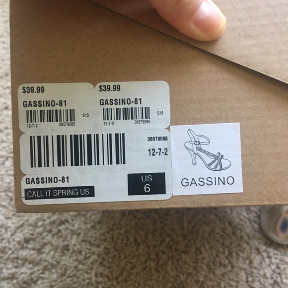 Formal dress sandals only wore once - Picture 4 of 4