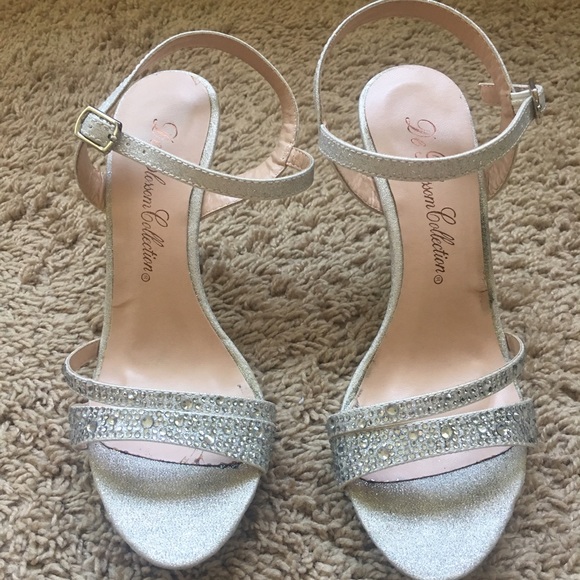 Formal dress sandals only wore once - Picture 1 of 4