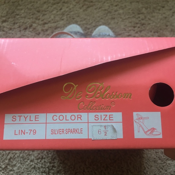 Formal dress sandals only wore once - Picture 4 of 4