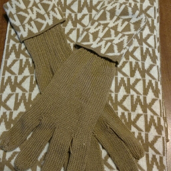Gloves & Scarf