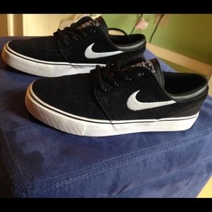 ✨ PRICE DROP ✨ Nike Stefan Janoski's