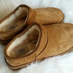 UGG Australia classic suede chestnut slipper