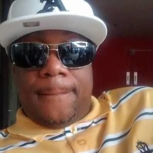 Meet your Posher, Dee