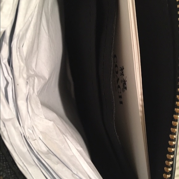 ❗️SOLD❗️⭐️PRICE DROP⭐️Coach NWT wristlet - Picture 3 of 3