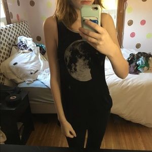 Black wolf howling stretchy long tank top